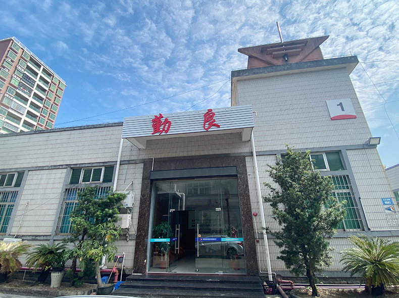 Dongguan Qinliang Hardware Plastic Products Co., Ltd.